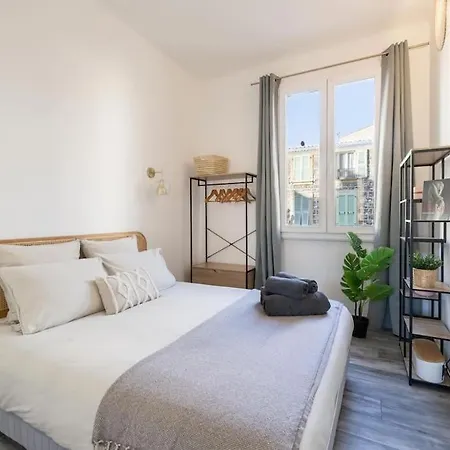 Charming Port Place Du Pin With Balcony Apartment