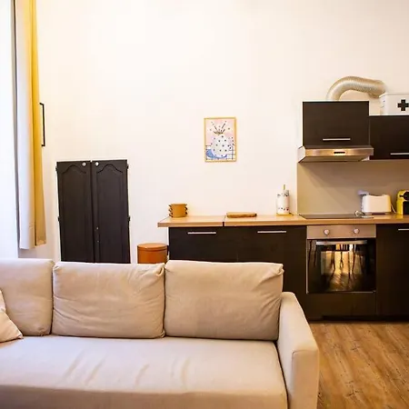 La Mezzanine Apartment *
