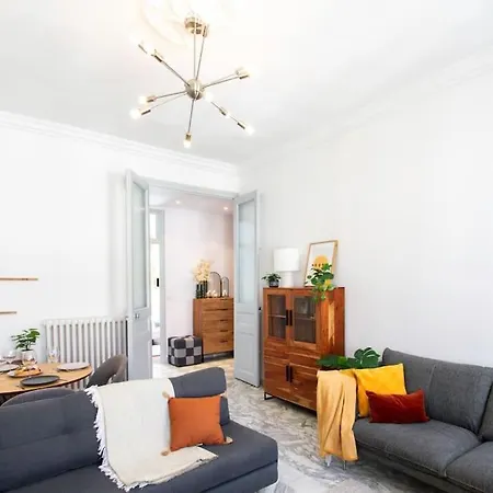 Appartement #57 Notre Dame Balcony & Ac