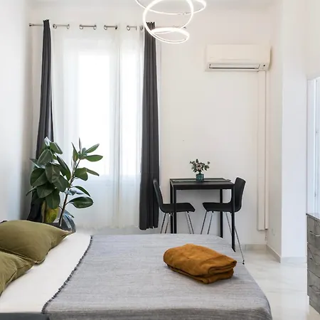 Stylish Modern Near Train Station Apartment