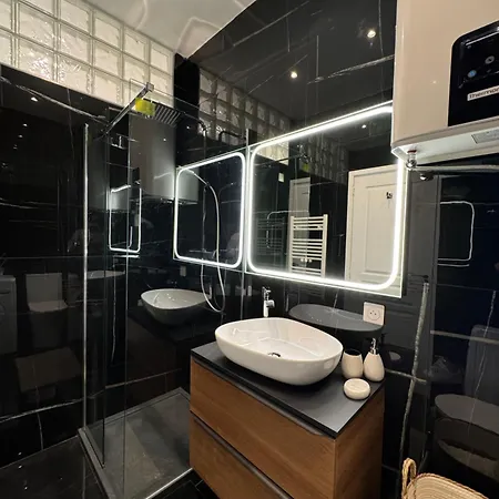 Stylish Modern Near Train Station * Nice
