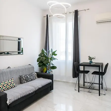 Apartment Stylish Modern Near Train Station