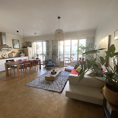Sunny Garibaldi Port, Free Private Parking Apartment
