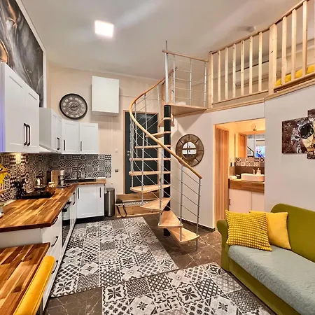 Amber - Highlights And Apartment