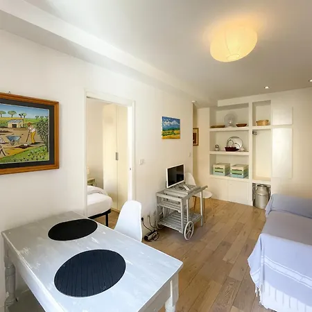 Cassini 2 Pers Hyper Center Wifi Apartment *