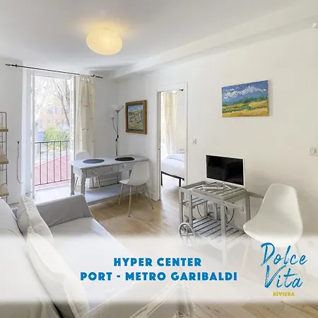 Cassini 2 Pers Hyper Center Wifi Apartment *