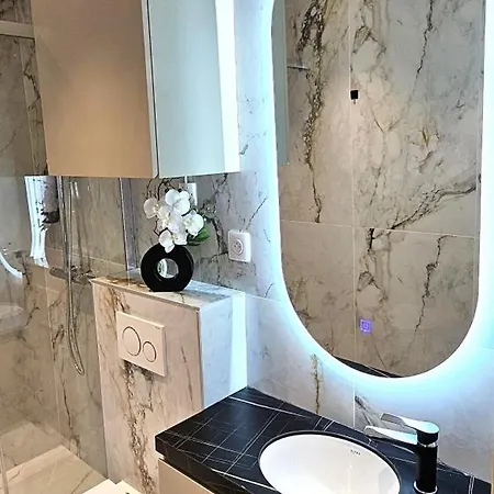 Luxe Apartment *