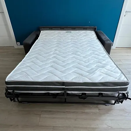 Center 2 Min Walk To Quiet Sunny Balcony Apartment *