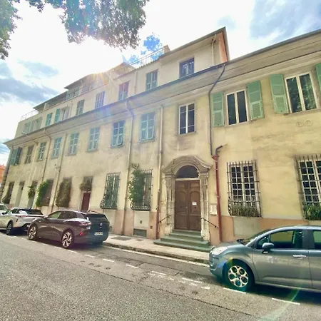 2 A Apartment *