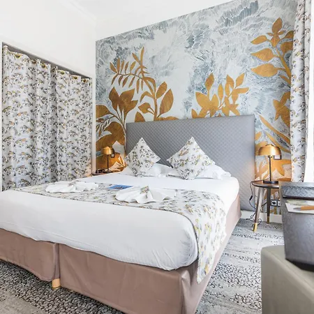 Victoria Hotel 4*