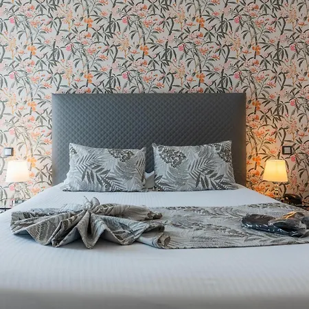 Victoria Hotel 4*