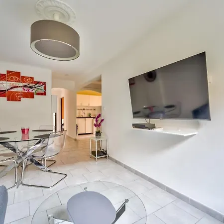Modern 2br Flat - De Apartment Nice