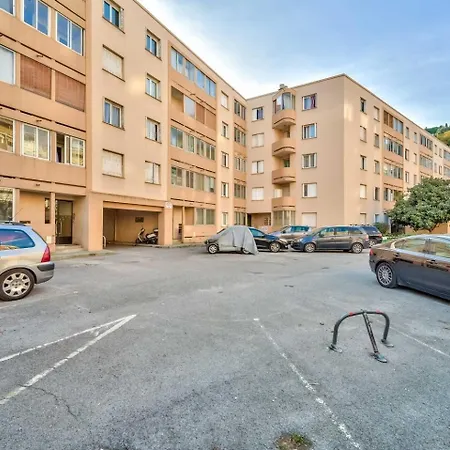 Modern 2br Flat - De * Nice