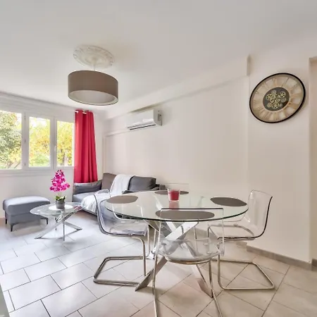 Modern 2br Flat - De Apartment