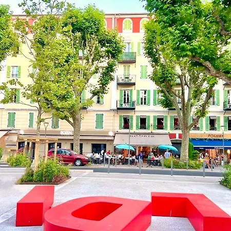 Place Grimaldi, Close To And Restaurants, With Balcony * Nice