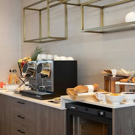 Sheraton Airport Hotel 4*