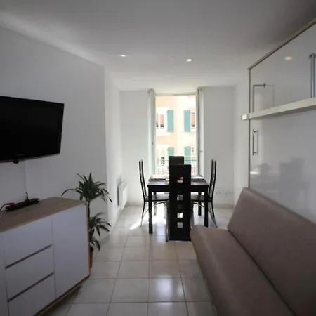 Apartment A 2 Pas De La Place Du Pin Et Port! *