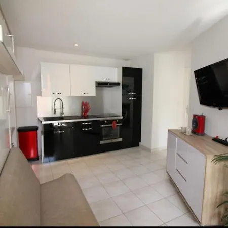 A 2 Pas De La Place Du Pin Et Port! Apartment Nice