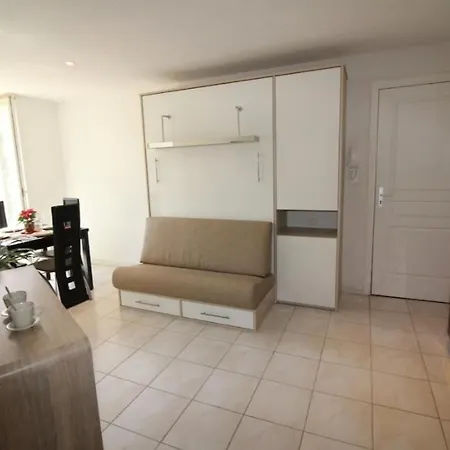 Apartment A 2 Pas De La Place Du Pin Et Port!
