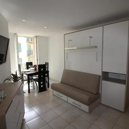Apartment A 2 Pas De La Place Du Pin Et Port! Nice