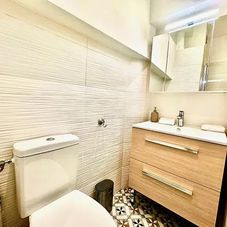 Riviera: Old Town Grand Near Promenade Nice