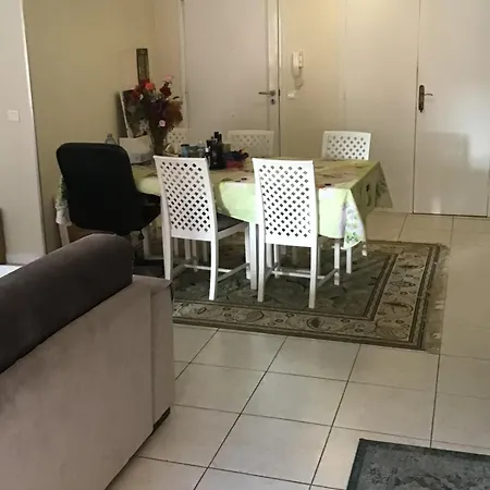 Port Quartier Antiquaire Homestay