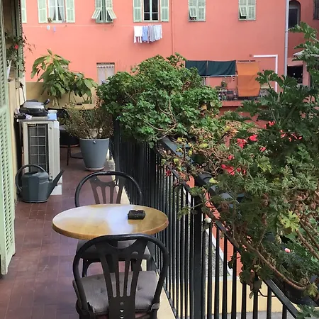 Port Quartier Antiquaire Homestay *
