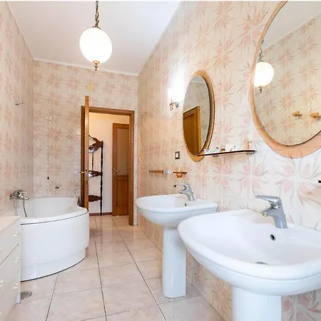 Apartment 2 A *