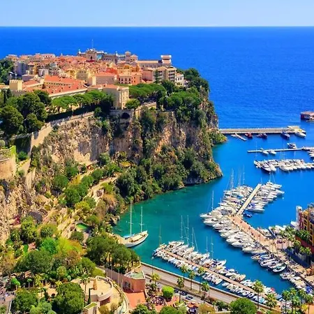 Ancienne Batisse En Plein Coeur Du Port Avec Clim Apartment