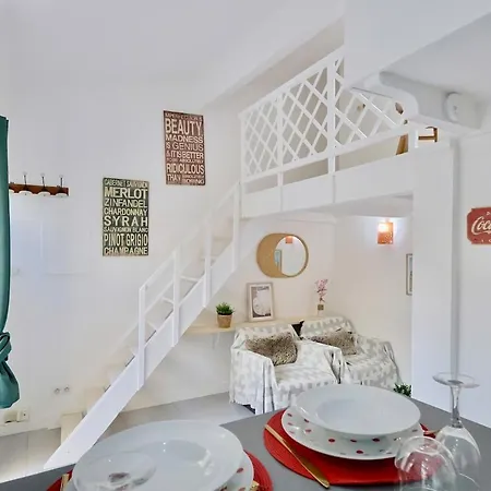 Ancienne Batisse En Plein Coeur Du Port Avec Clim Apartment