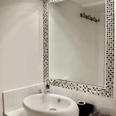 Apartment Ancienne Batisse En Plein Coeur Du Port Avec Clim