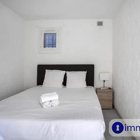 T3 Air-conditioned On One Level On The Heights Of *