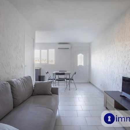 Apartment T3 Air-conditioned On One Level On The Heights Of *