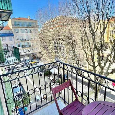 Place Grimaldi, Close To And Restaurants, With Balcony * Nice