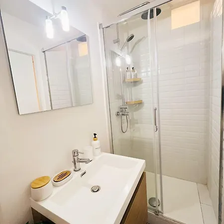Apartment Climatise Renove -lit Queen Size Nice