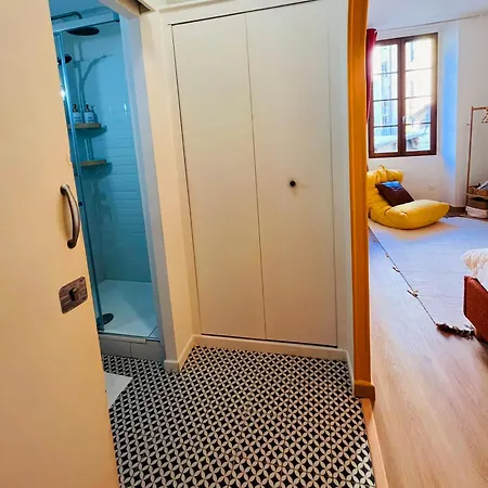 Apartment Climatise Renove -lit Queen Size Nice