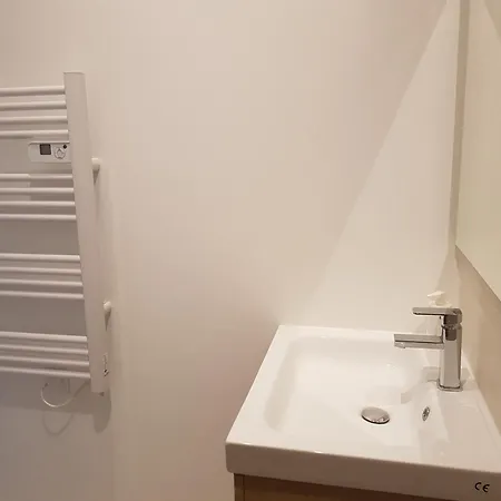 Centre De : Renove, Climatise Et Calme Appartement