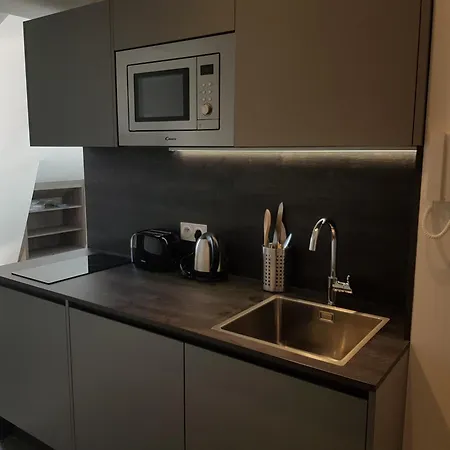 Appartement Centre De : Renove, Climatise Et Calme *