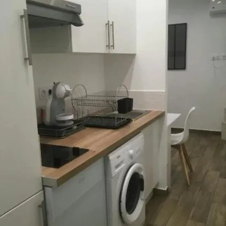 Petit Studio Entierement Renove Avec Terrasse Privative Nice