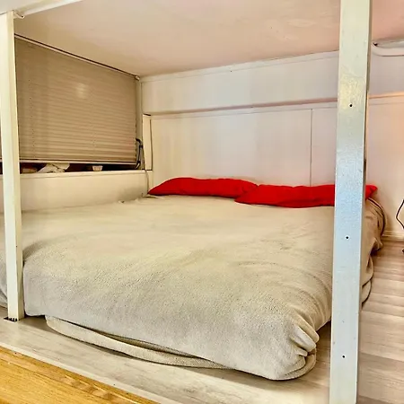 Palais Monty Yourhosthelper *