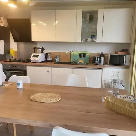 Apartment Free Parking! 3 Pieces Calme Proche Port & Centre *