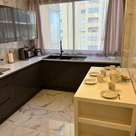 6 People Near Airport Apartment *