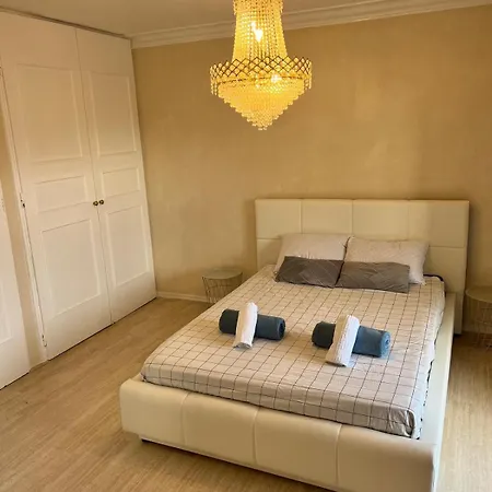 Apartment 6 People Near Airport *