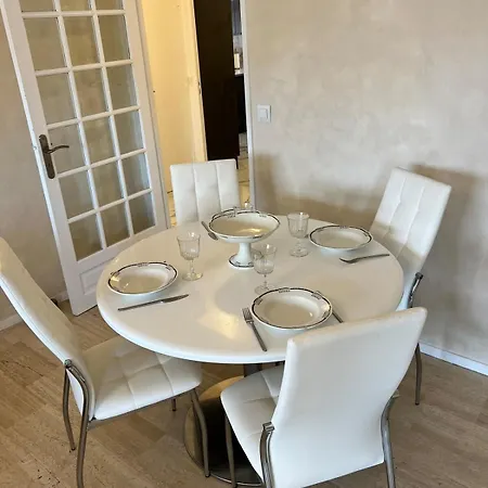 Apartment 6 People Near Airport *