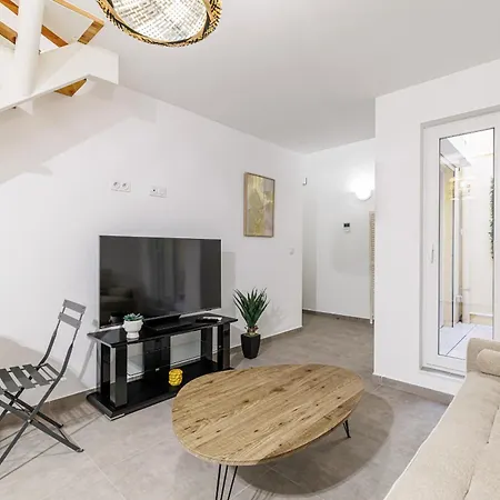Apartment 1 Bdr Duplex Downtown - Ac Nice