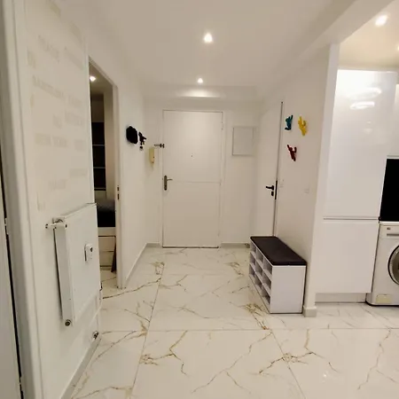 Cozy Downtown 2 Bedroom 1 Min 1 Min Tramway 10min Airport Air Conditionner *