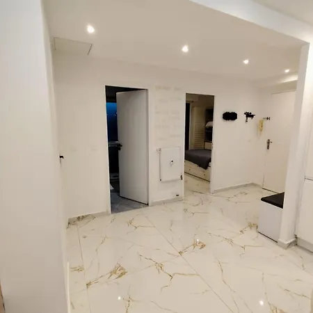 Cozy Downtown 2 Bedroom 1 Min 1 Min Tramway 10min Airport Air Conditionner Apartment *