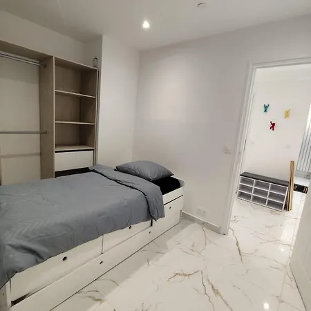 Cozy Downtown 2 Bedroom 1 Min 1 Min Tramway 10min Airport Air Conditionner Apartment
