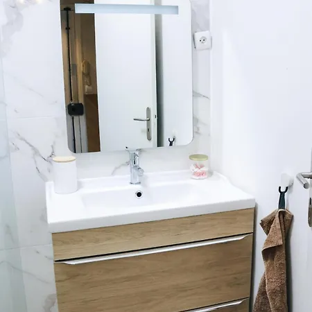 Modern Apartment With Balcony And Ac Walk To Tramway Near Center *