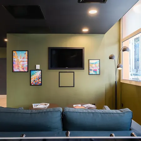 Easyhotel Old Town מלון